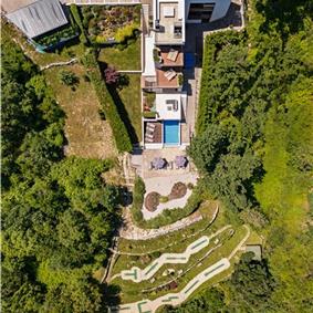 4 Bedroom Villa with Salt Water Pool, Private mini golf course and Rooftop Terrace near Opatija, Sleeps 8